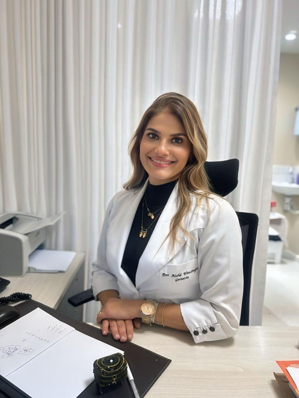 Dra. Aisha Wenzinger - Perfil Profissional
